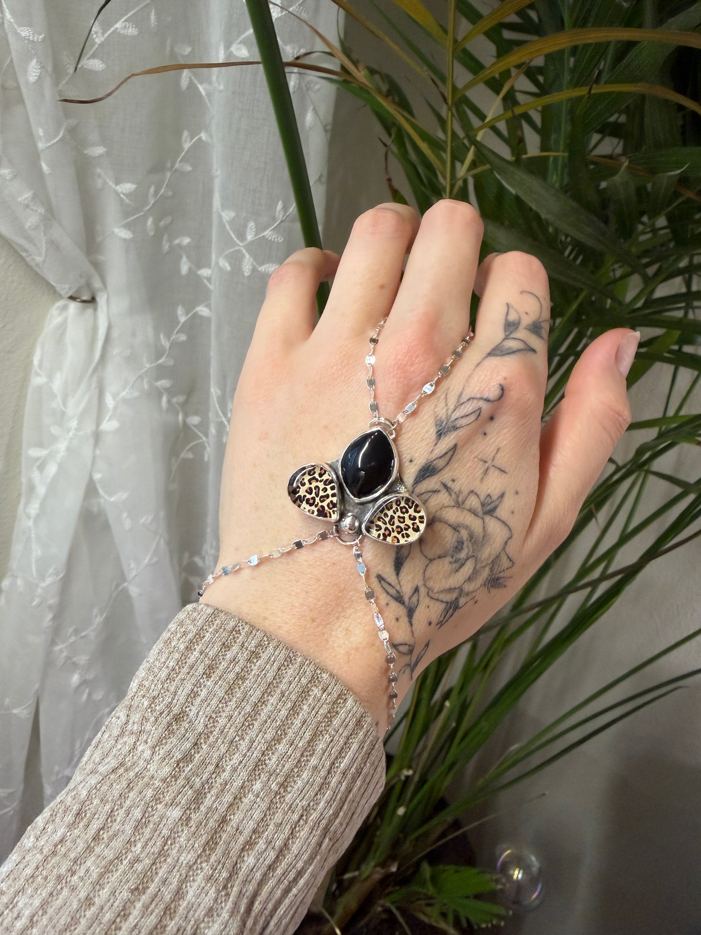Onyx & leopard print hand chain
