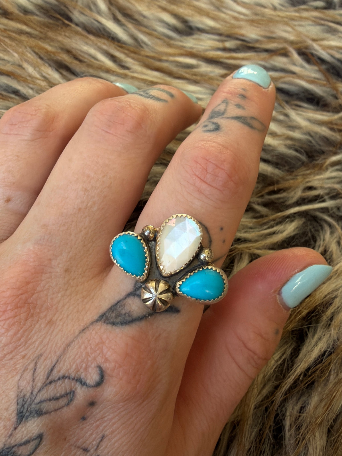 Turquoise & Pearl size 8