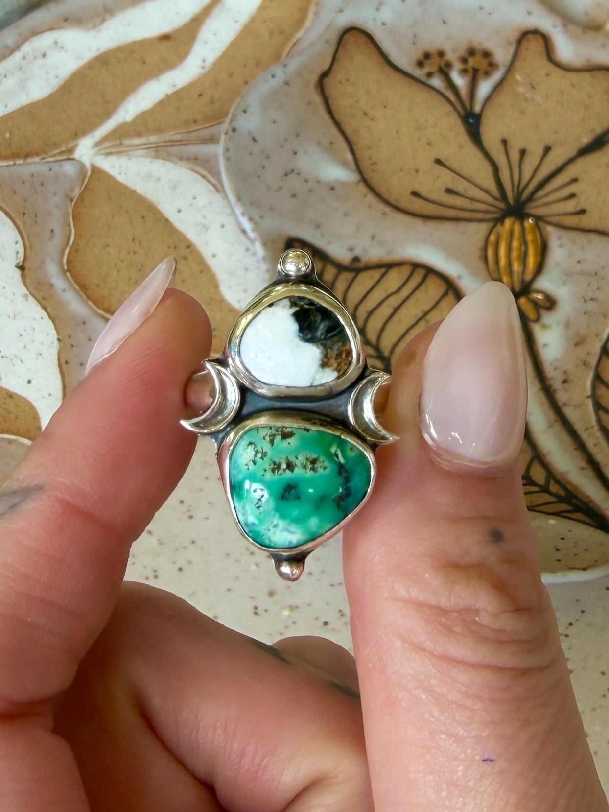 Size 8.5 white buffalo & NV Variscite