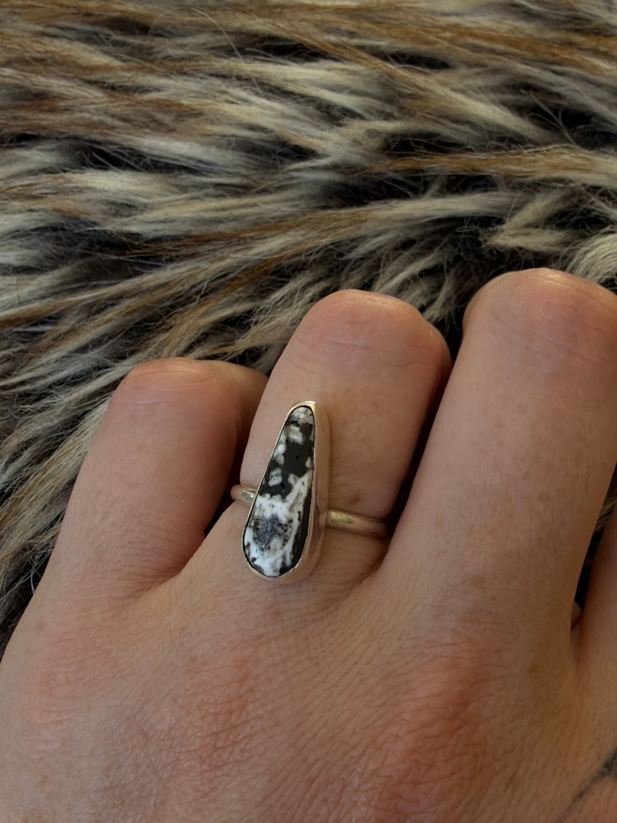 Dainty white buffalo size 6.75