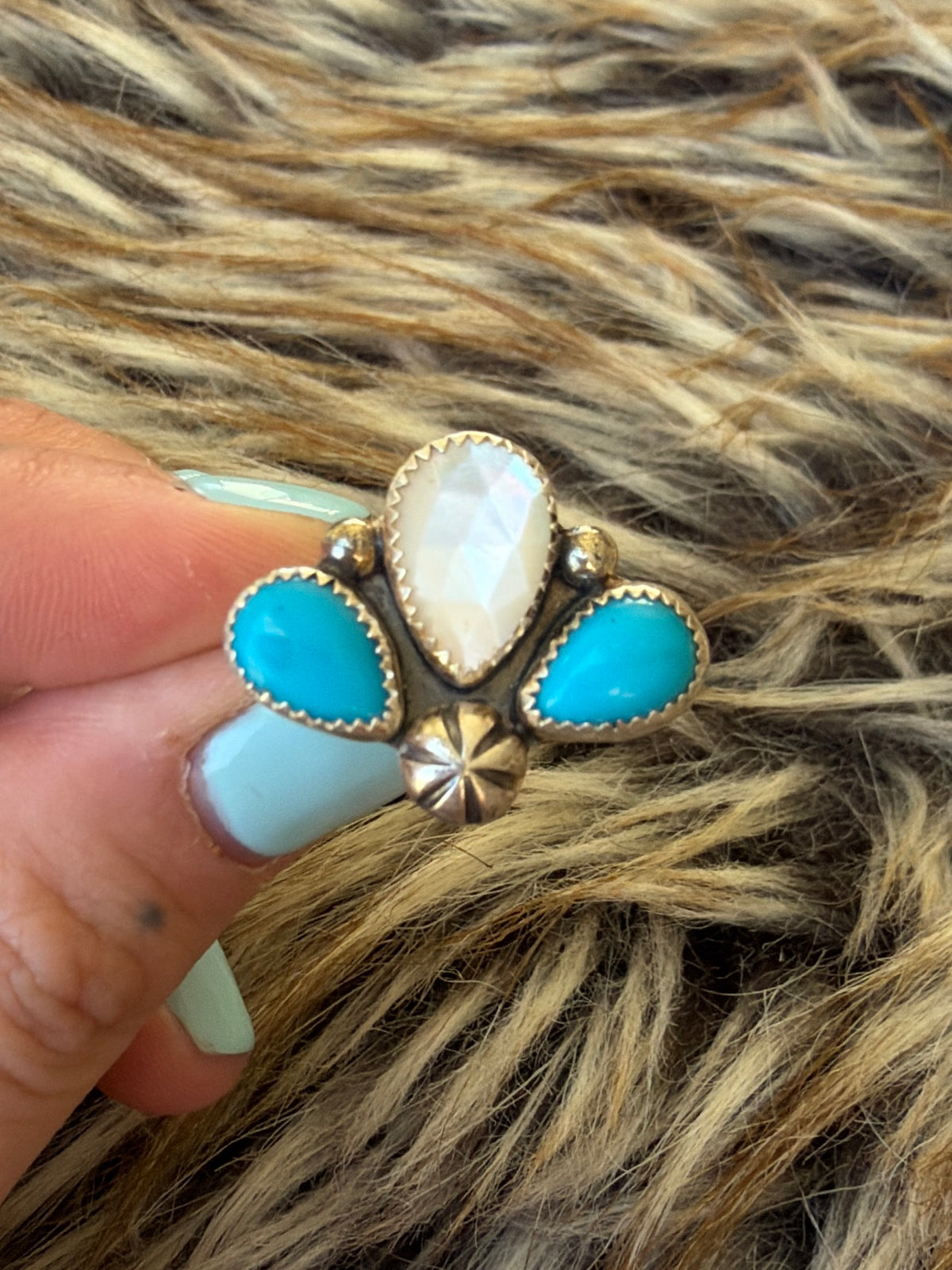 Turquoise & Pearl size 8