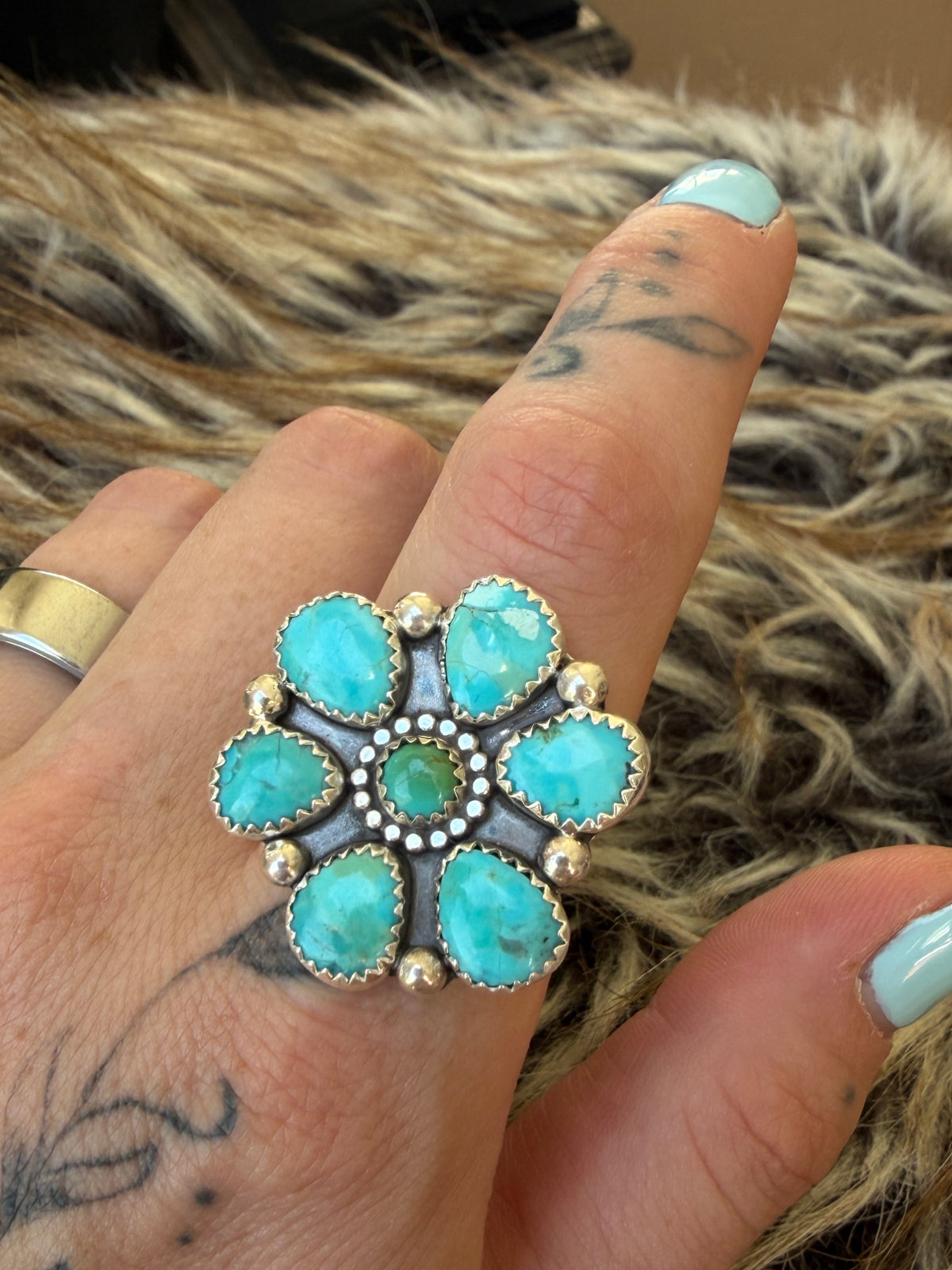 Turquoise flower size 8